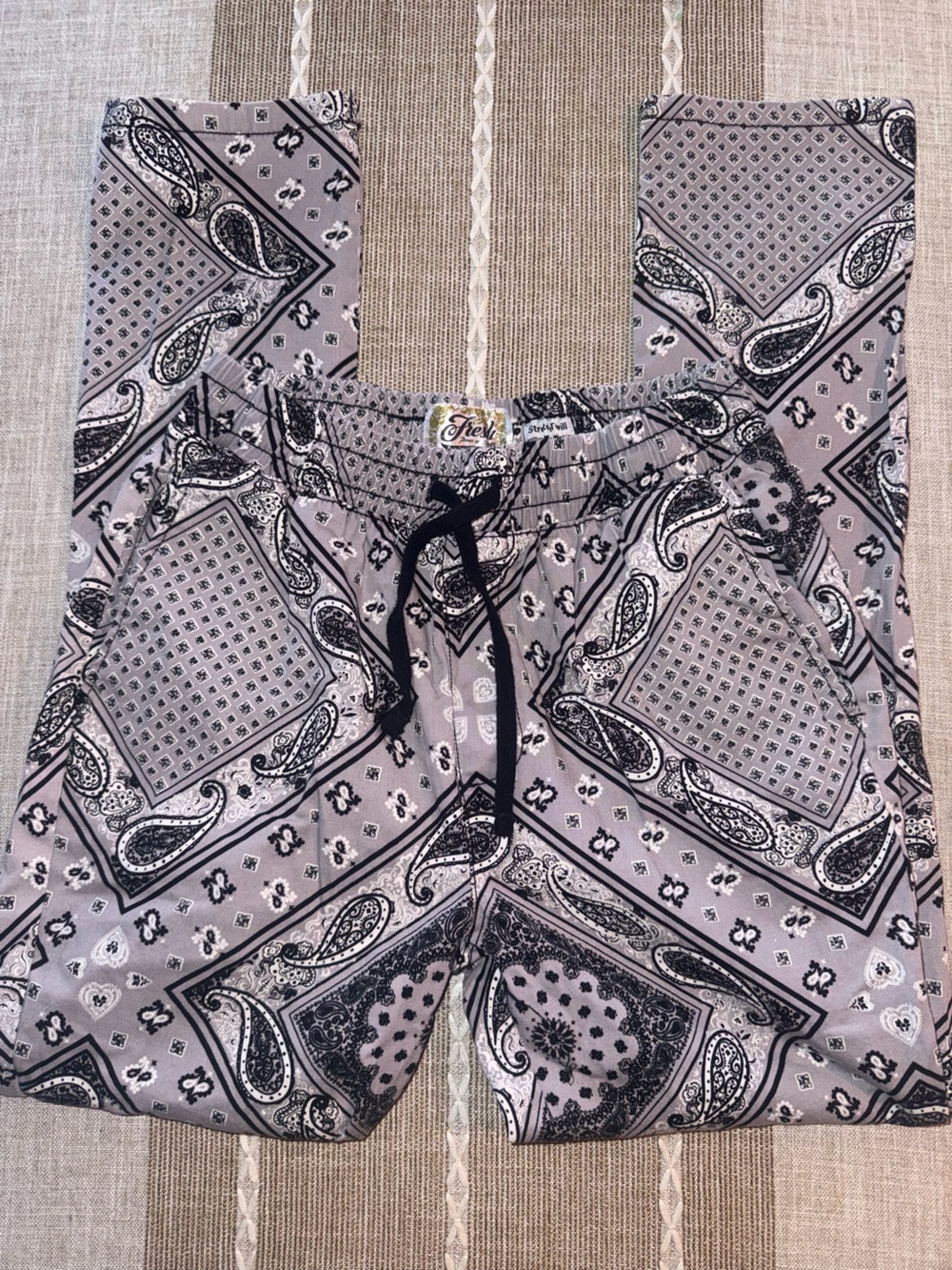 fresh Gray & Black bandanna Skinny Drawstring Pants - Picture 3 of 4